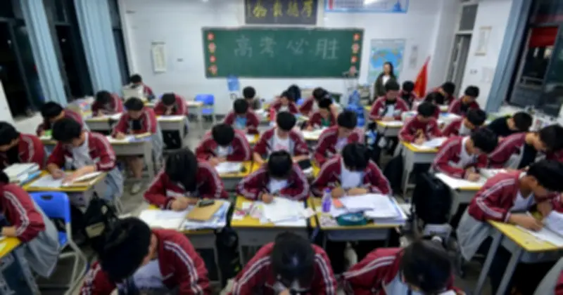 Trung Quốc cấm kiểm tra thường xuyên, bảo vệ thời gian nghỉ ngơi của học sinh