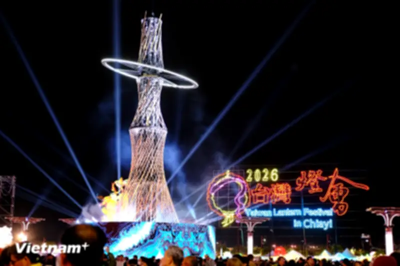 Trung Quốc trình diễn nghệ thuật sắp đặt ánh sáng hoa quyến rũ tại Lễ hội Đèn Long Đài Loan