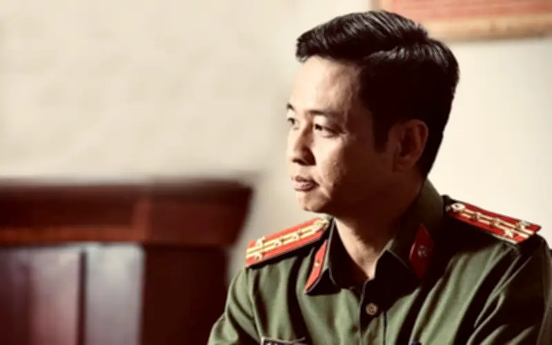 Trung tá Hoàng Công: Từ chiến sĩ công an thật đến diễn viên gây ấn tượng trong 'Bước chân vào đời'
