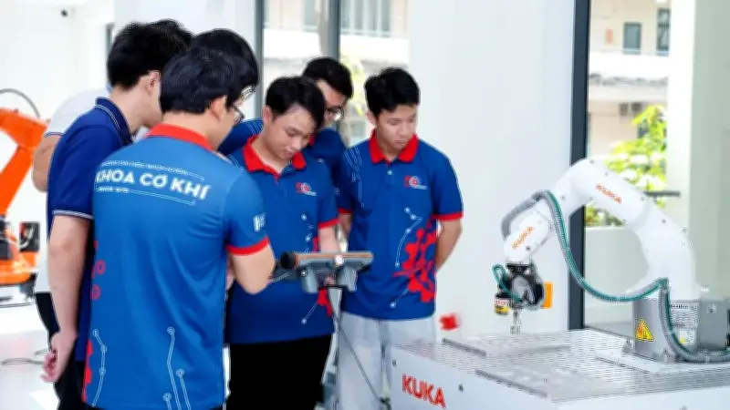 Trung tâm robot và AI hiện đại khai trương tại Đại học Bách khoa Đà Nẵng