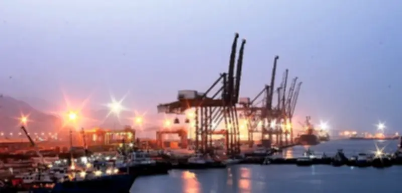 Trung tâm trung chuyển dầu mỏ quan trọng của UAE tạm ngừng hoạt động