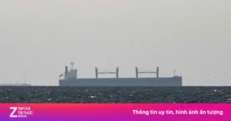 Tàu chở dầu Hy Lạp 'bán mạng' vượt eo biển Hormuz, kiếm nửa triệu USD mỗi ngày