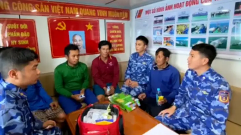 Tàu Cảnh sát biển giải cứu thành công tàu cá bốc cháy trên vùng biển giáp ranh