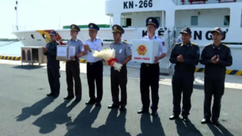 Tàu kiểm ngư 260 hoàn thành công tác bầu cử sớm trên vùng biển xa