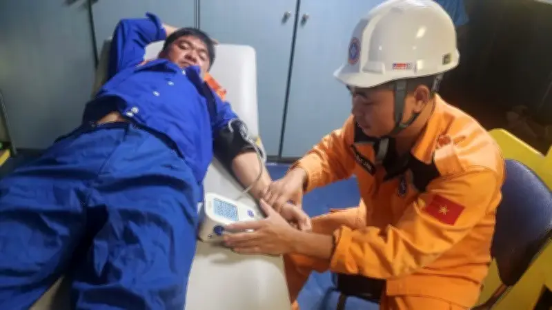 Tàu Trường Hưng 268 chìm tại Sóc Trăng, toàn bộ 4 thuyền viên được cứu sống an toàn