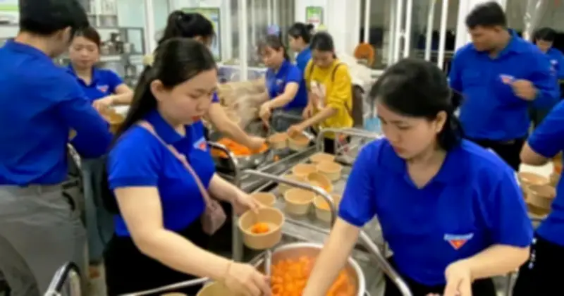 Tuổi trẻ phường Hải Châu nấu hơn 260 suất ăn tiếp sức lực lượng bảo đảm bầu cử