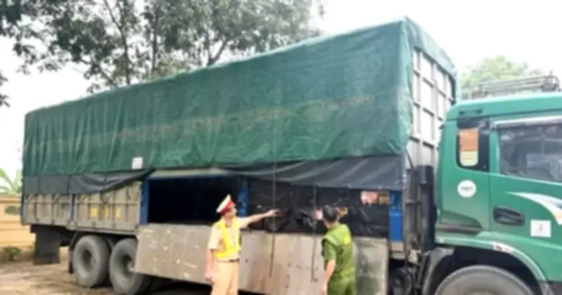 Tuyên Quang bắt giữ 5,2 tấn lạp xưởng không rõ nguồn gốc trên đường về Hà Nội