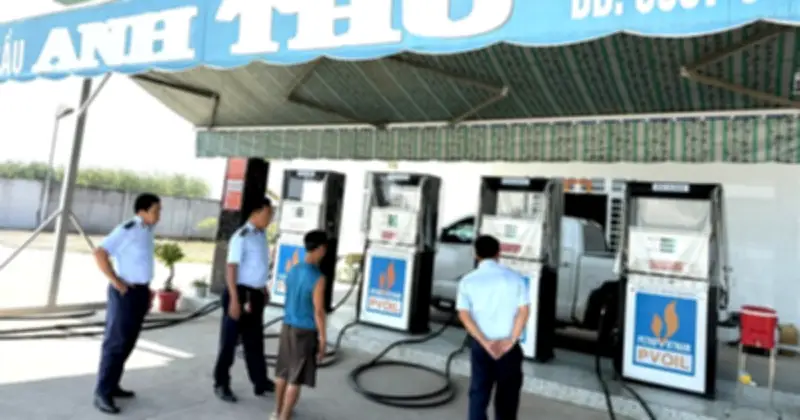 Tây Ninh: 6 cây xăng ngưng hoạt động, nhiều điểm bán hạn chế gây bức xúc