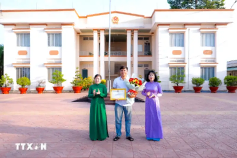 Tây Ninh khen thưởng đột xuất người đàn ông dũng cảm cứu bé trai rơi xuống hầm nước thải