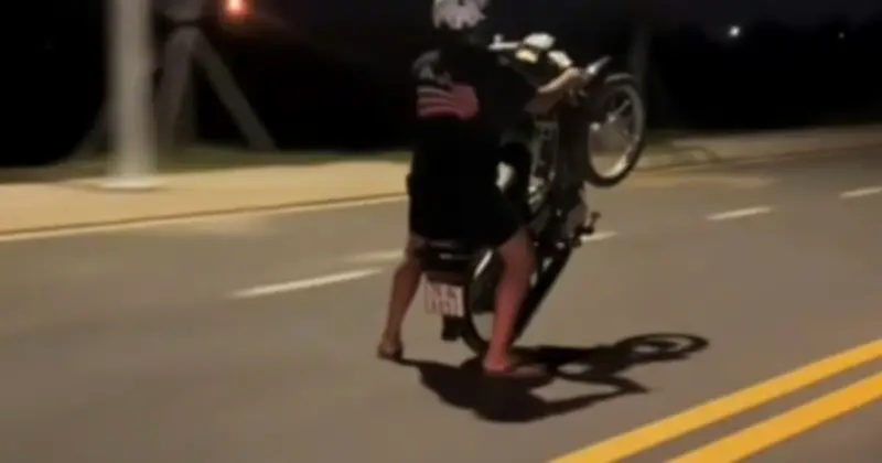 Tây Ninh: Xử lý nhóm thiếu niên 'bốc đầu' xe máy, quay clip đăng mạng