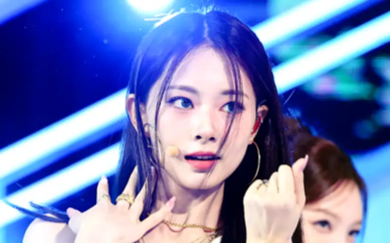 Tzuyu (TWICE) Khóc Nức Nở Trong Đêm Diễn Lịch Sử Tại Đài Loan