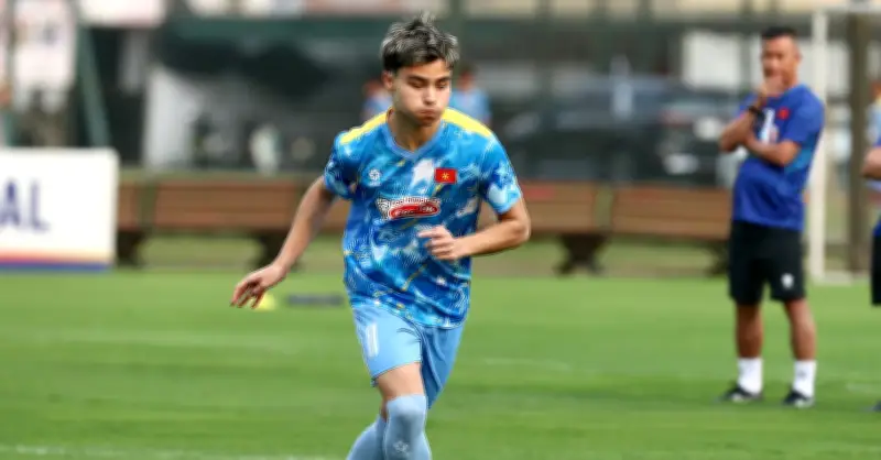 U23 Việt Nam tập trung với nhiều gương mặt trẻ, chú ý cầu thủ Việt kiều Moric