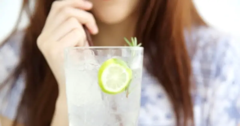 Uống nước chanh có thực sự làm sạch gan? Chuyên gia giải đáp