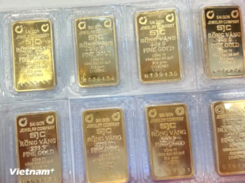 UOB Dự Báo Vàng Hướng Tới Mốc 6.000 USD, Giá Dầu Áp Sát 80 USD/Thùng