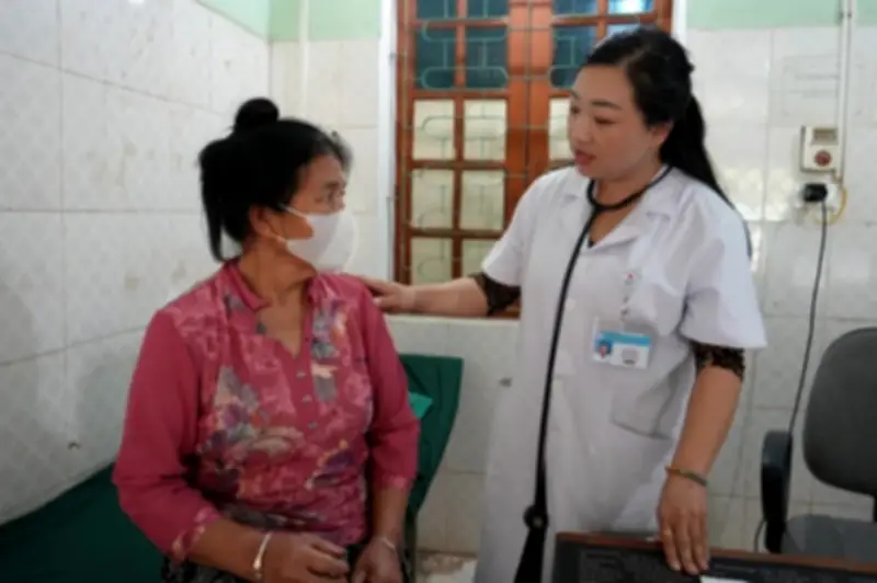 Vợ chồng bác sĩ người Mông gieo sự sống giữa đại ngàn Tây Bắc