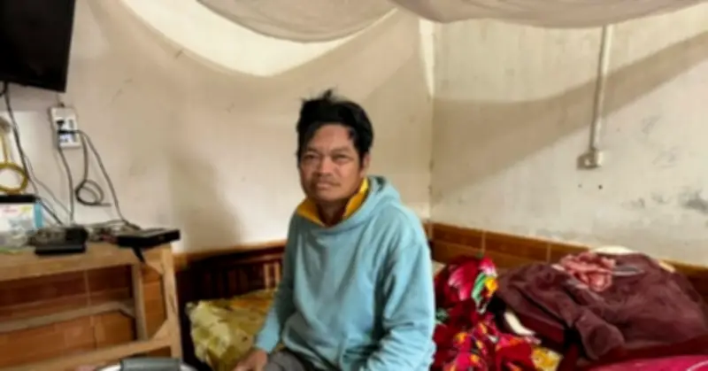 Vợ con mắt người đàn ông câm điếc ở Ninh Bình: Bệnh nặng, không có tiền đi viện