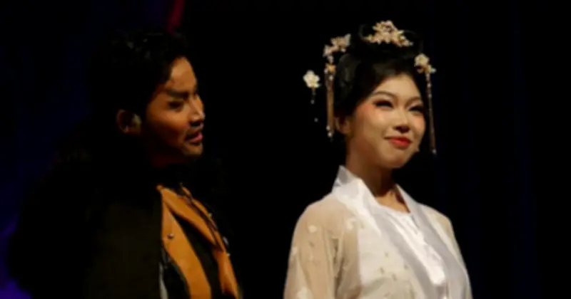 Vở 'Dưới màn son' táo bạo loại bỏ Kim Trọng, tôn vinh Từ Hải và làm mới hình thức sân khấu