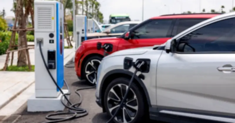 V-Green đầu tư 10.000 tỷ đồng cho 99 siêu trạm sạc, xe điện xuyên Việt chỉ cần 15 phút sạc