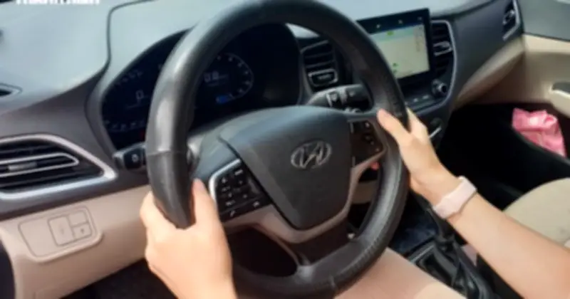 Vô-lăng ô tô rung lắc: 4 nguyên nhân phổ biến và cách khắc phục