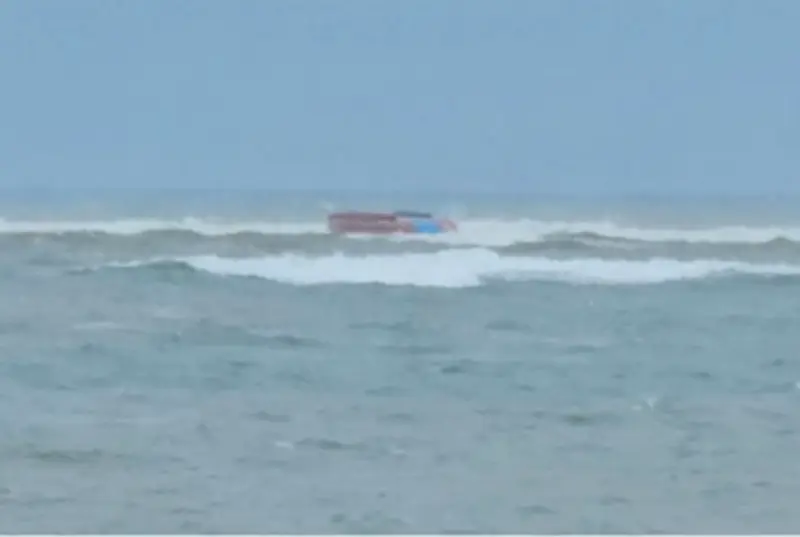 Vụ lật tàu cá ở Cửa Bé, Nha Trang: Một thuyền viên tử vong do kiệt sức