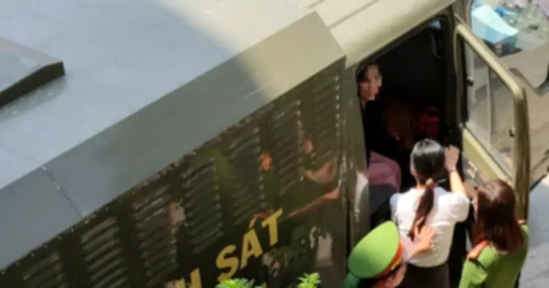 Vụ án Queen Bee: Tòa hoãn xét xử vì hội thẩm hết nhiệm kỳ, bị cáo tiếp tục kêu oan