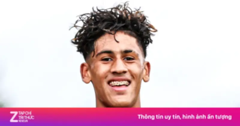 Vì Sao Tài Năng 15 Tuổi JJ Gabriel Chưa Thể Ra Mắt Đội Một Manchester United?