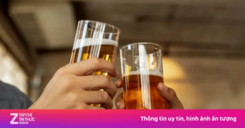 Vì Sao Uống Hàng Chục Lon Bia Lại Dễ Hơn Uống Vài Chai Nước Lọc?