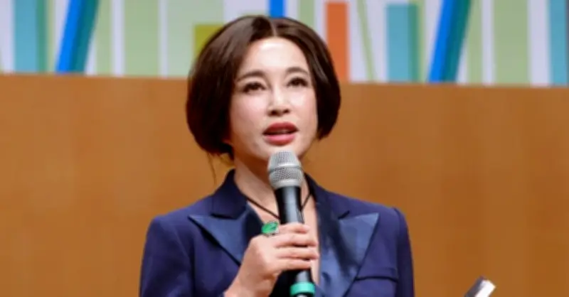 Võ Tắc Thiên Lưu Hiểu Khánh phẫn nộ trước tin đồn chết đuối giả mạo