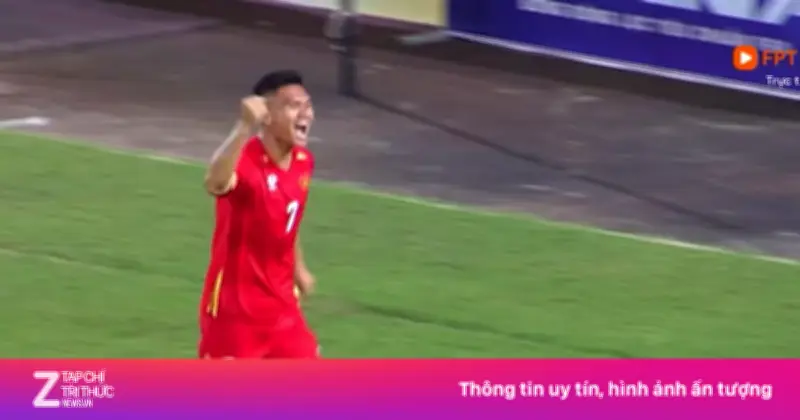 Vợ Xuân Mạnh vỡ òa cảm xúc khi chồng ghi bàn cho đội tuyển Việt Nam