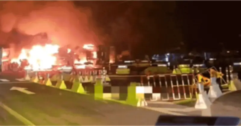 Va chạm kinh hoàng ở TP.HCM: Xe ben và container bốc cháy dữ dội sau tai nạn