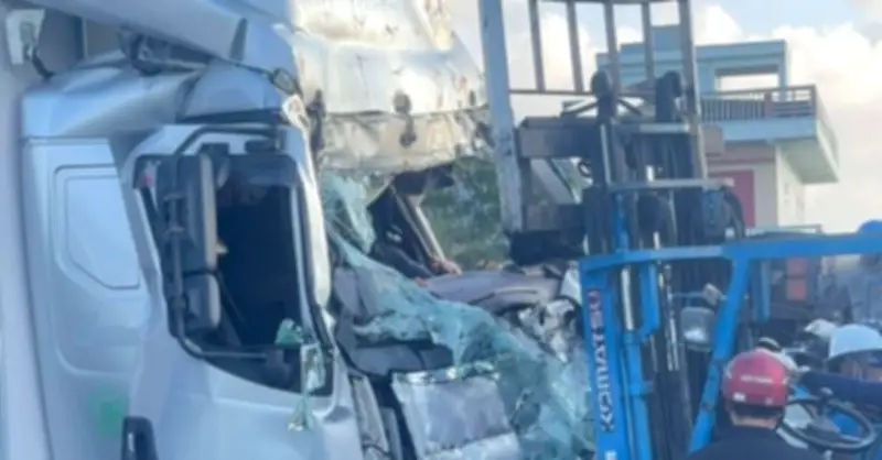 Va chạm ô tô tải và xe container trên Quốc lộ 1, ba người thương vong