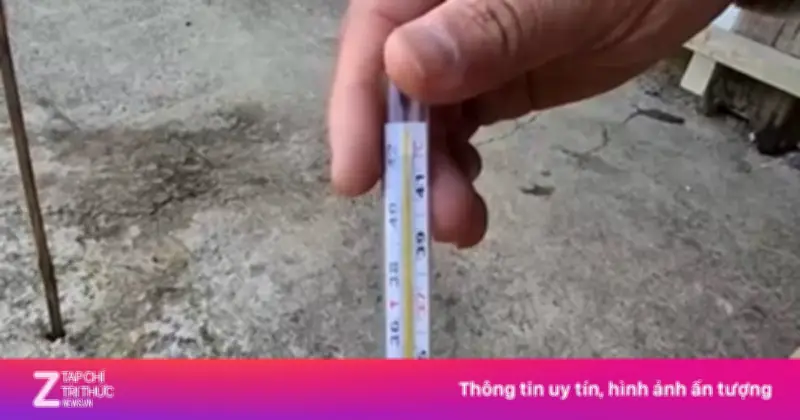 Vỉa hè Hà Nội nóng 42 độ C: Nguyên nhân bất ngờ từ cột thu lôi chạm dây điện hở