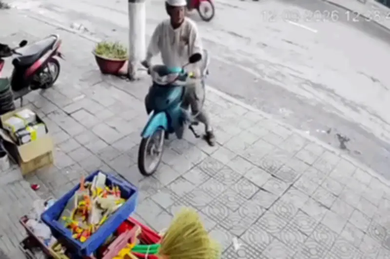 Vỉa Hè Đà Nẵng Bất Ngờ Sụt Lún, Người Đàn Ông Thoát Nạn Trong Tích Tắc