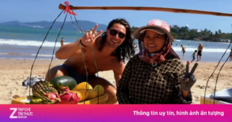 Video bài hát từ lời rao xoài, dưa chuột, dưa hấu của cô bán hoa quả ở Nha Trang gây sốt