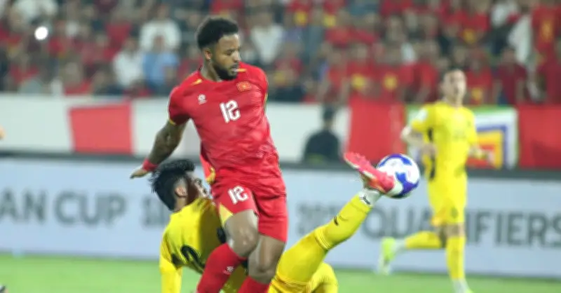 Video cú bật đánh đầu trúng đích của Hoàng Đức, Xuân Sơn ghi bàn đẹp mắt