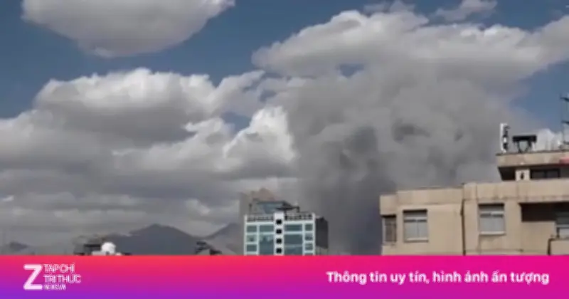 Video ghi lại cảnh khói đen bao phủ Tehran trong ngày không kích thứ hai