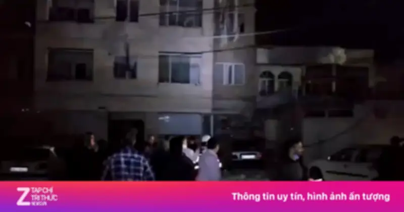 Video ghi lại cảnh khu dân cư Iran trúng không kích, người dân hối hả cứu hỏa và cứu người