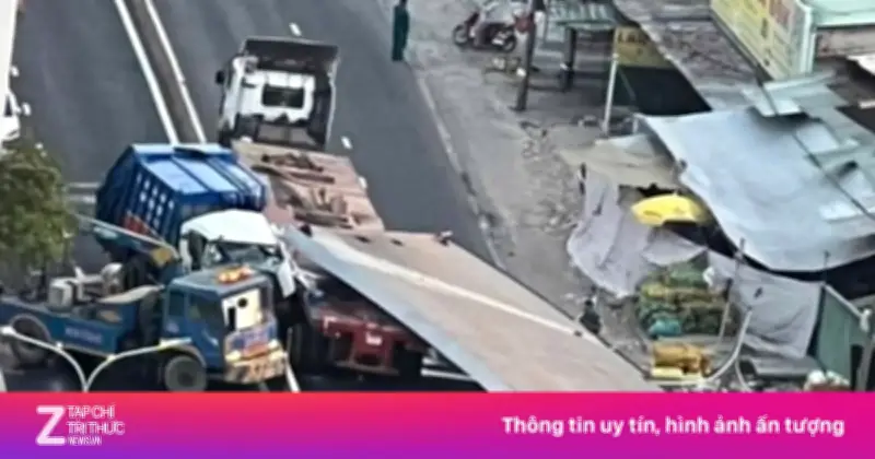 Video ghi lại cảnh tấm thép 10 tấn đè nát cabin xe chở rác tại hiện trường