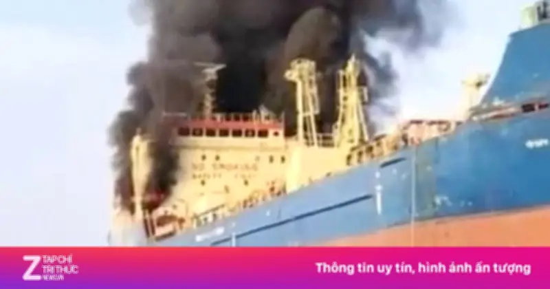 Video ghi lại khoảnh khắc tàu chở dầu bị tấn công tại eo biển Hormuz