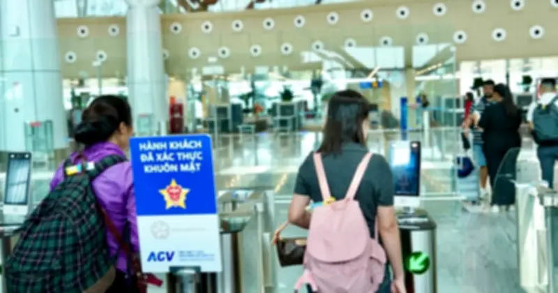 Vietnam Airlines triển khai làm thủ tục trực tuyến qua ứng dụng VNeID