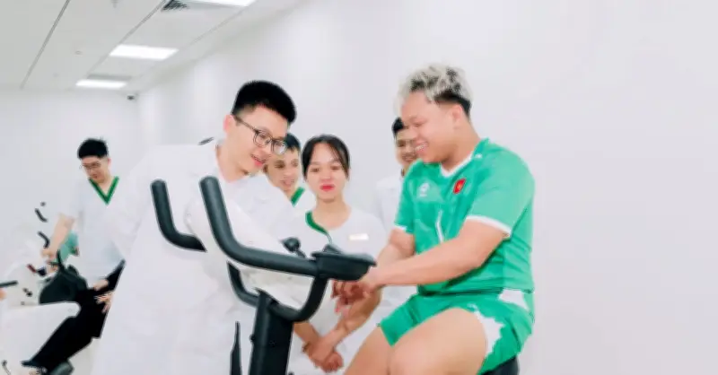 Vinmec và VFF mở rộng hợp tác, đưa y tế chất lượng cao trực tiếp đến sân bóng