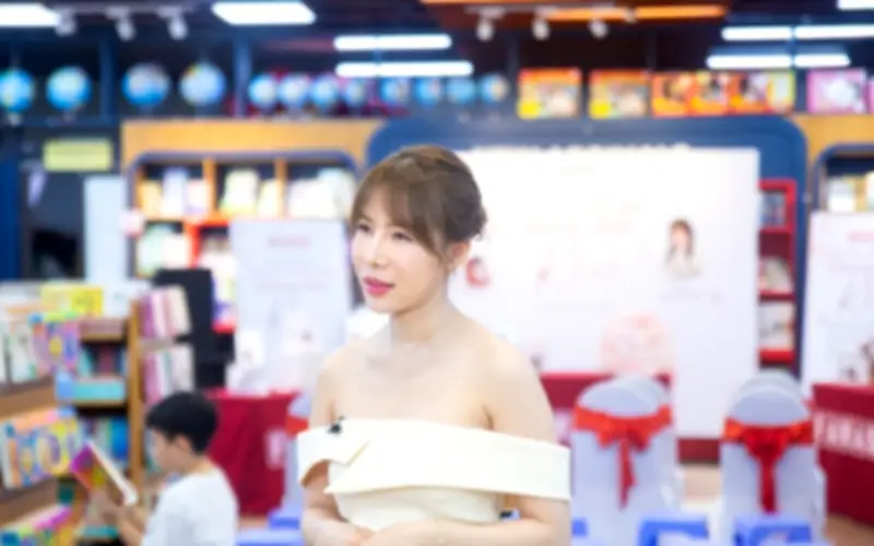 Viết Cho Những Ngày Không Dám Khóc: Cẩm Nang Tâm Lý Quý Giá Cho Du Học Sinh