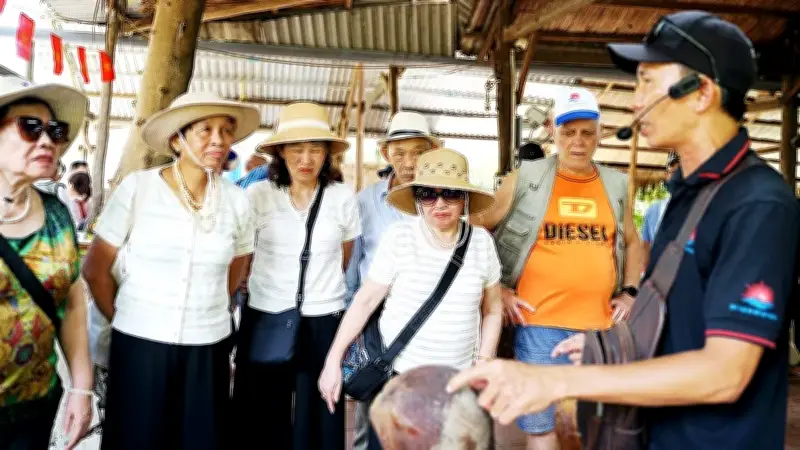 Việt Nam Số Hóa Làng Nghề: E-Brochure Mở Ra Kỷ Nguyên Du Lịch Nông Thôn Đa Phương Tiện