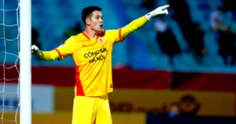 Vòng 15 V-League hé lộ cuộc đua thủ môn tuyển Việt Nam trước thềm Asian Cup