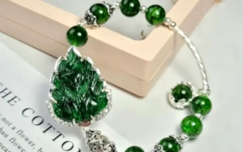 Vòng đeo tay trụ thạch: Bí quyết thu hút năng lượng tích cực và may mắn