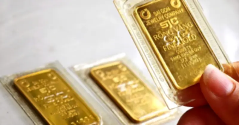 Vàng giảm mạnh, nhà đầu tư lỗ nặng hàng chục triệu mỗi lượng