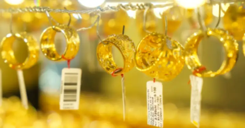 Vàng Thế Giới Suy Yếu, Cá Mập Đua Bán Ra, Giá Vàng Trong Nước Liệu Có Giảm Sâu?