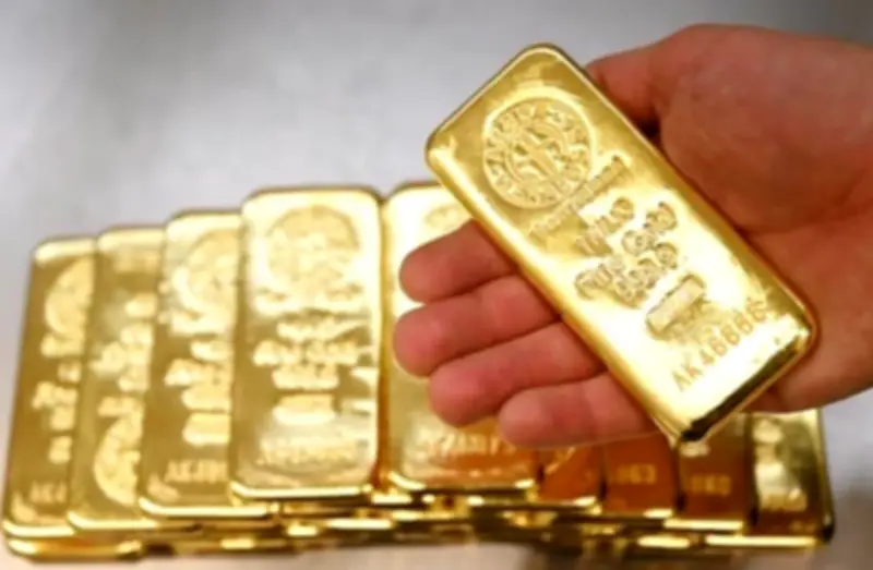 Vàng tăng vọt hướng tới mốc kỷ lục mới, thị trường toàn cầu chao đảo