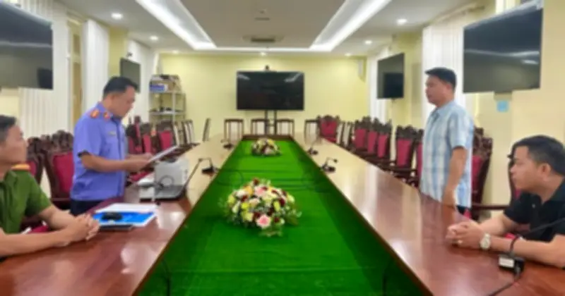 Vĩnh Long: Tước danh hiệu Công an nhân dân, khởi tố 2 sĩ quan vụ bỏ lọt tài xế gây tai nạn chết người