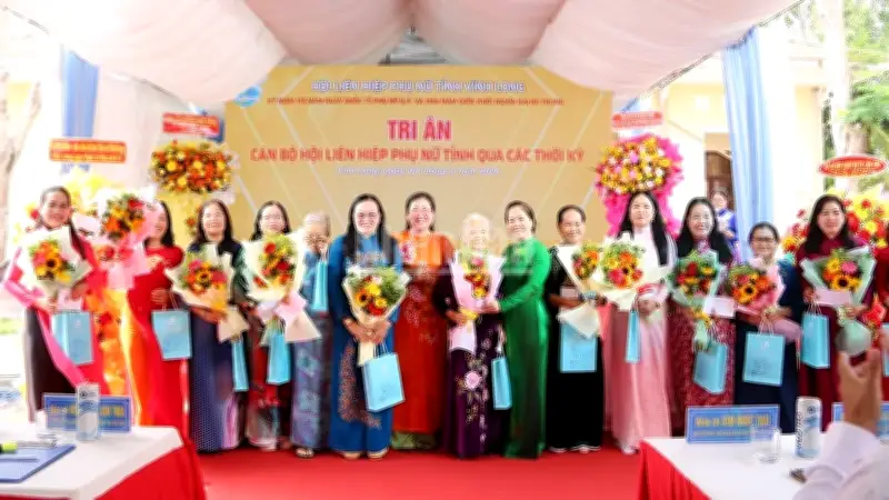 Vĩnh Long: Về nguồn tôn vinh Anh hùng, phát động thi đua chào mừng Đại hội Phụ nữ